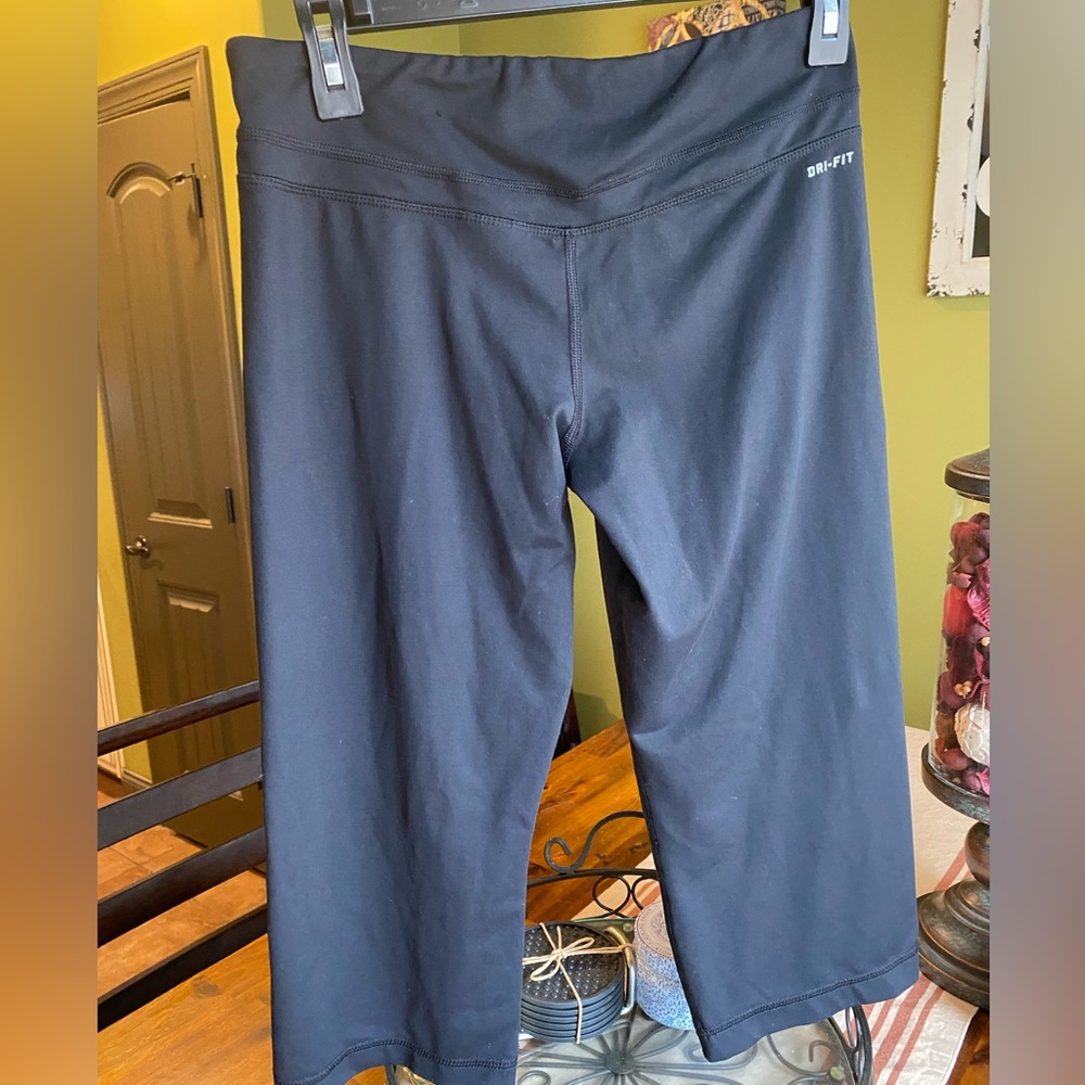 Nike Dri-Fit Wide Leg Capri Athletic Pants